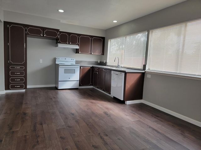 7548 Lindale Dr, Sacramento, CA 95828