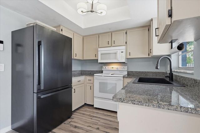 8913 WOOD LAKE COURT, New Port Richey, FL 34653