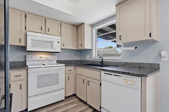 8913 WOOD LAKE COURT, New Port Richey, FL 34653