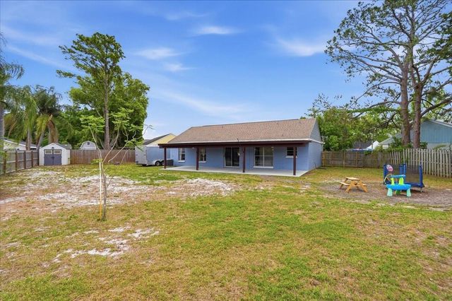 8913 WOOD LAKE COURT, New Port Richey, FL 34653