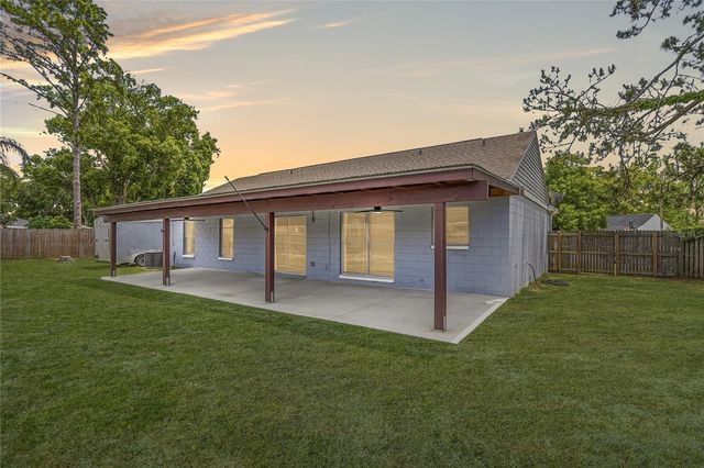 8913 WOOD LAKE COURT, New Port Richey, FL 34653