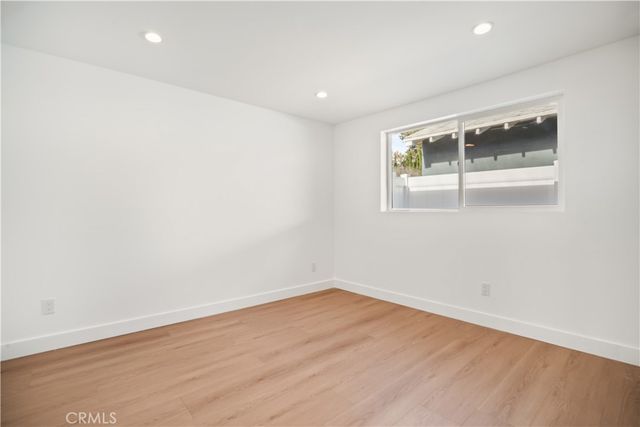 6937 Jellico Avenue, Lake Balboa, CA 91406