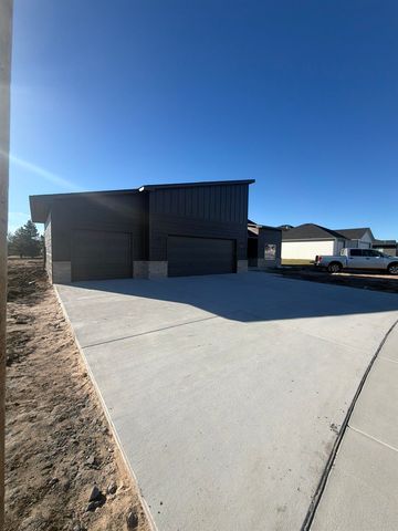 1149 Trek Cir, Goddard, KS 67052