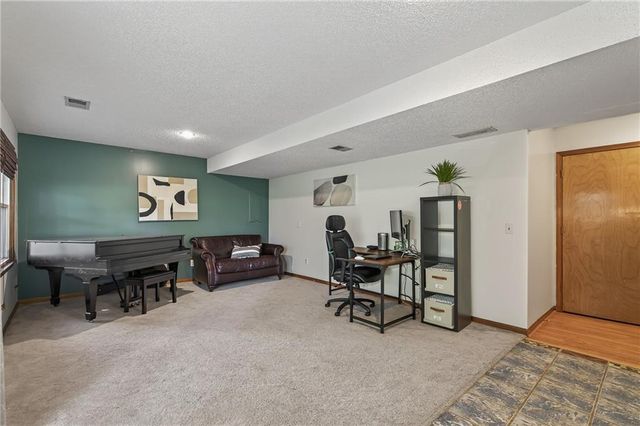 912 N Arroyo Drive, Olathe, KS 66061