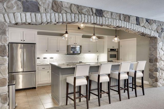 2670 Kelley Parkway 318, Long Lake, MN 55356