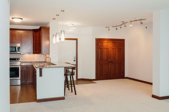 2670 Kelley Parkway 318, Long Lake, MN 55356