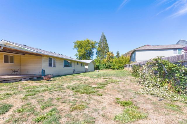 309 NE Terry Lane, Grants Pass, OR 97526