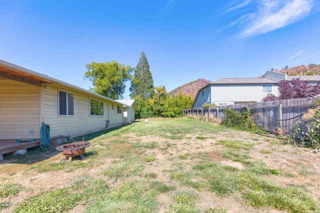 309 NE Terry Lane, Grants Pass, OR 97526