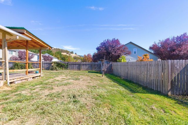 309 NE Terry Lane, Grants Pass, OR 97526