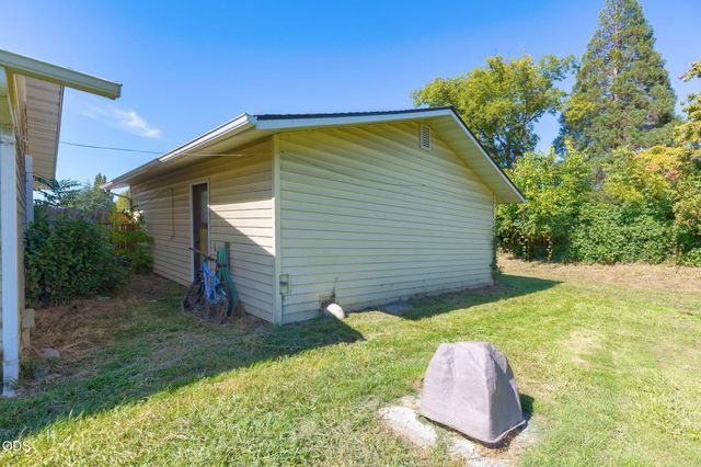 309 NE Terry Lane, Grants Pass, OR 97526