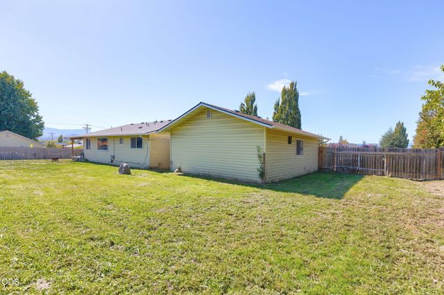 309 NE Terry Lane, Grants Pass, OR 97526