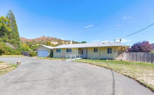 309 NE Terry Lane, Grants Pass, OR 97526