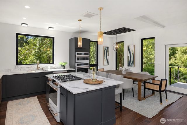10399 NE Pine Way, Bainbridge Island, WA 98110