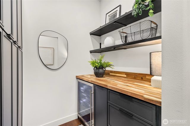 10399 NE Pine Way, Bainbridge Island, WA 98110