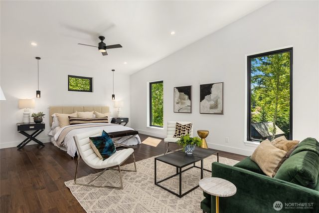 10399 NE Pine Way, Bainbridge Island, WA 98110