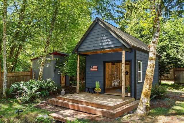 10399 NE Pine Way, Bainbridge Island, WA 98110