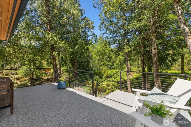10399 NE Pine Way, Bainbridge Island, WA 98110