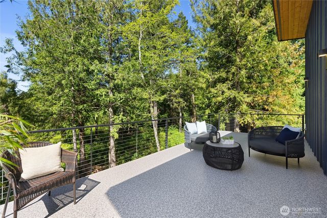 10399 NE Pine Way, Bainbridge Island, WA 98110