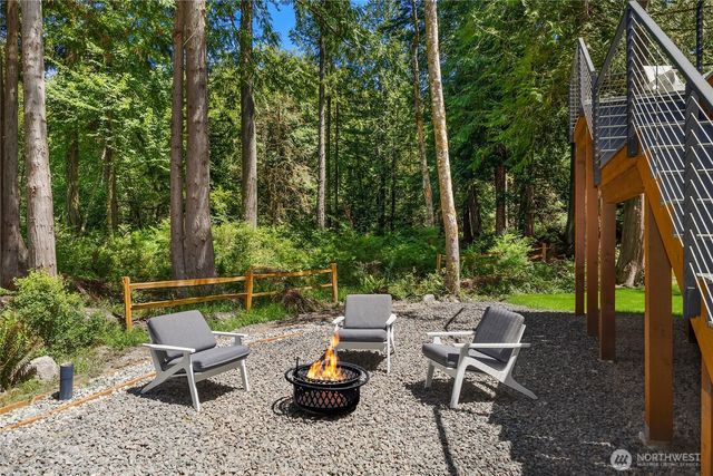10399 NE Pine Way, Bainbridge Island, WA 98110