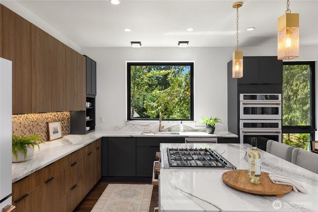 10399 NE Pine Way, Bainbridge Island, WA 98110