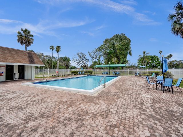 5544 Lakewood Circle S F, Margate, FL 33063