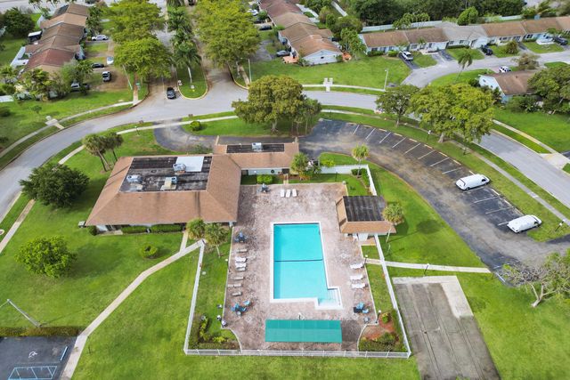5544 Lakewood Circle S F, Margate, FL 33063