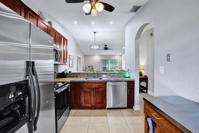 5544 Lakewood Circle S F, Margate, FL 33063
