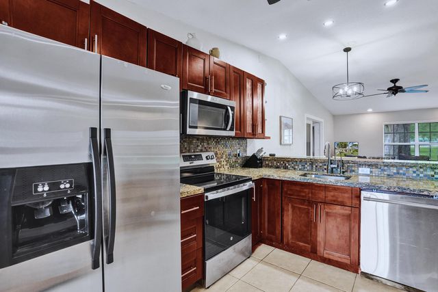 5544 Lakewood Circle S F, Margate, FL 33063