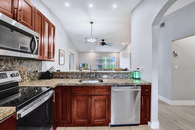 5544 Lakewood Circle S F, Margate, FL 33063