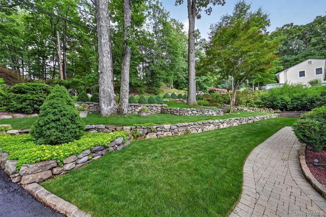3 Hazelwood Road, Sloatsburg, NY 10974