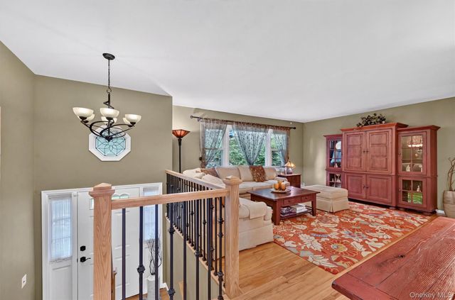 3 Hazelwood Road, Sloatsburg, NY 10974