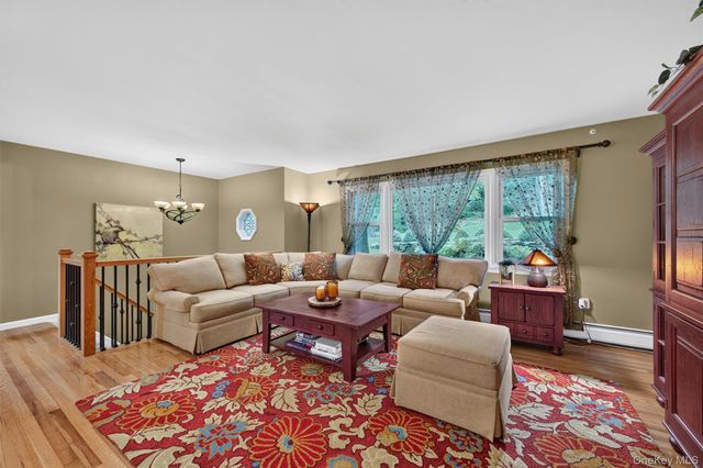 3 Hazelwood Road, Sloatsburg, NY 10974