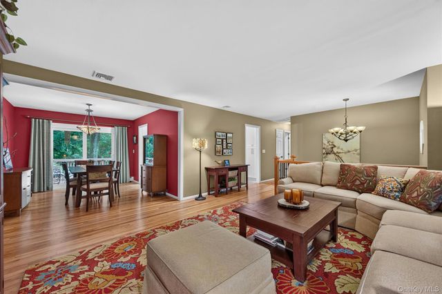 3 Hazelwood Road, Sloatsburg, NY 10974