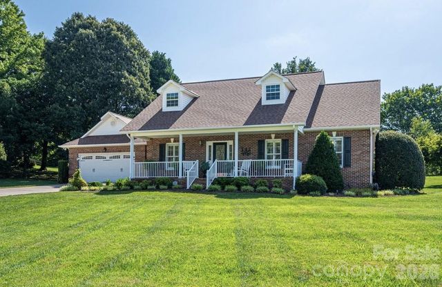 2928 Palmer Drive NE, Conover, NC 28613