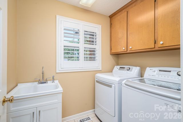 2928 Palmer Drive NE, Conover, NC 28613