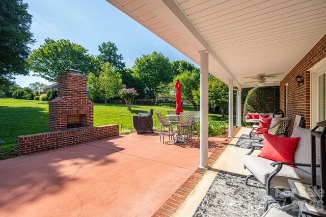 2928 Palmer Drive NE, Conover, NC 28613