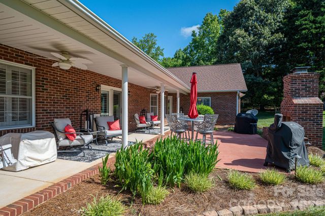 2928 Palmer Drive NE, Conover, NC 28613