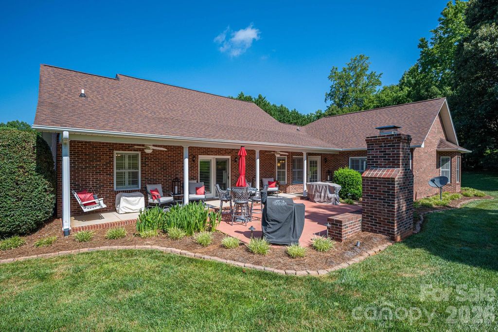 2928 Palmer Drive NE, Conover, NC 28613