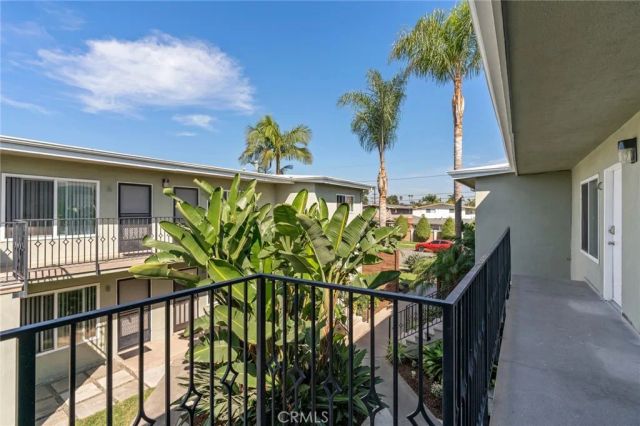 271 16th Pl D, Costa Mesa, CA 92627