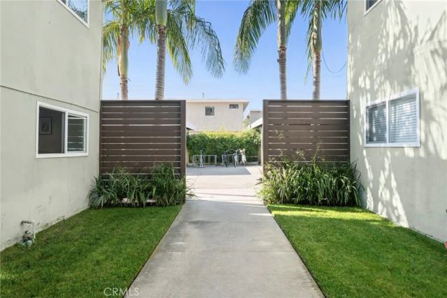 271 16th Pl D, Costa Mesa, CA 92627