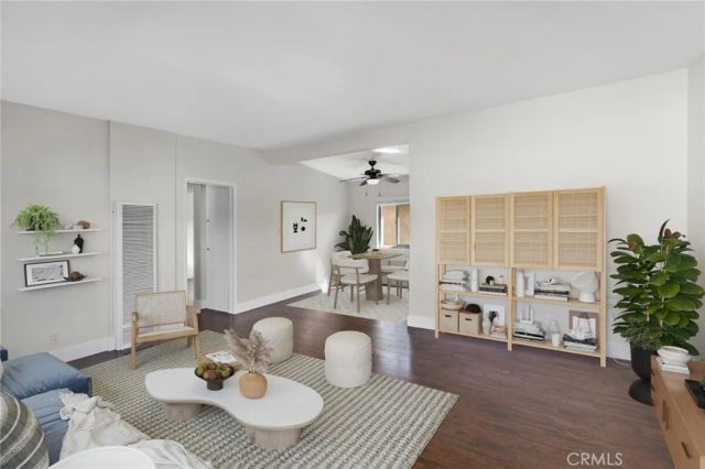 271 16th Pl D, Costa Mesa, CA 92627