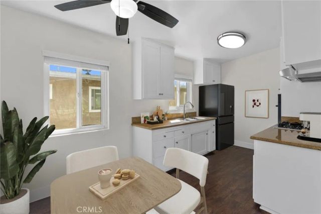 271 16th Pl D, Costa Mesa, CA 92627