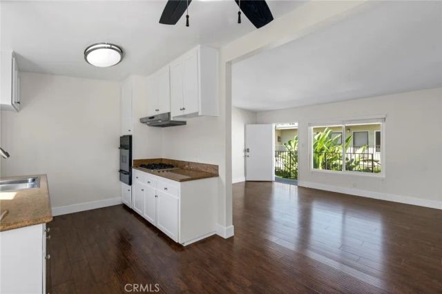 271 16th Pl D, Costa Mesa, CA 92627