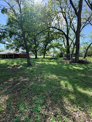 202 S Dallas Street, Wilmer, TX 75172