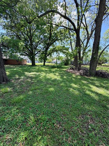 202 S Dallas Street, Wilmer, TX 75172