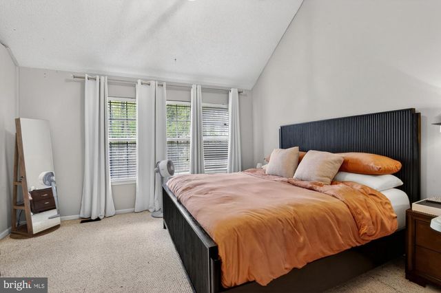 313 SAGE LN, Philadelphia, PA 19128