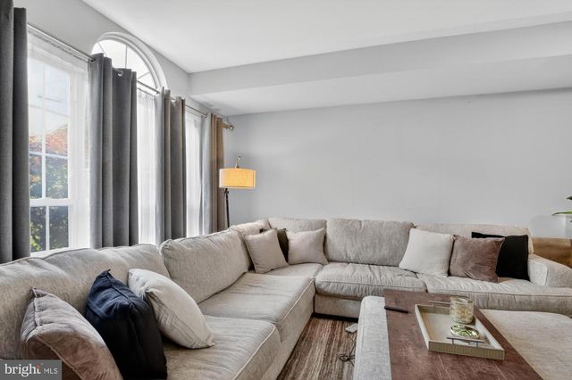 313 SAGE LN, Philadelphia, PA 19128