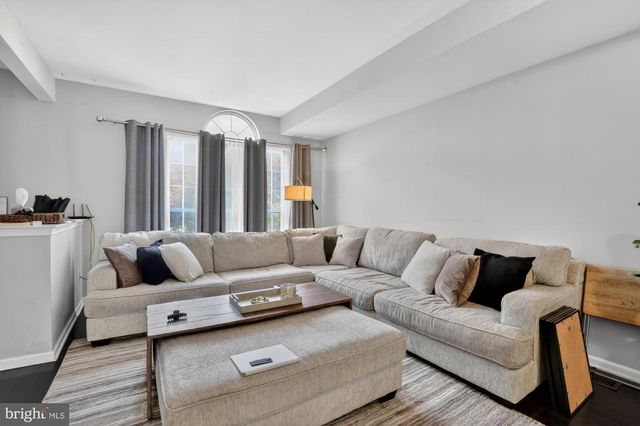 313 SAGE LN, Philadelphia, PA 19128