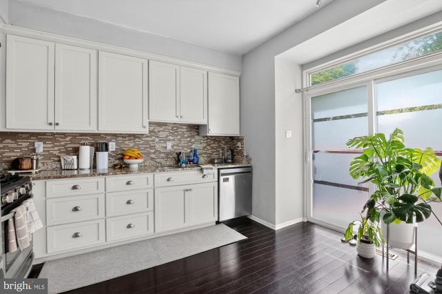 313 SAGE LN, Philadelphia, PA 19128