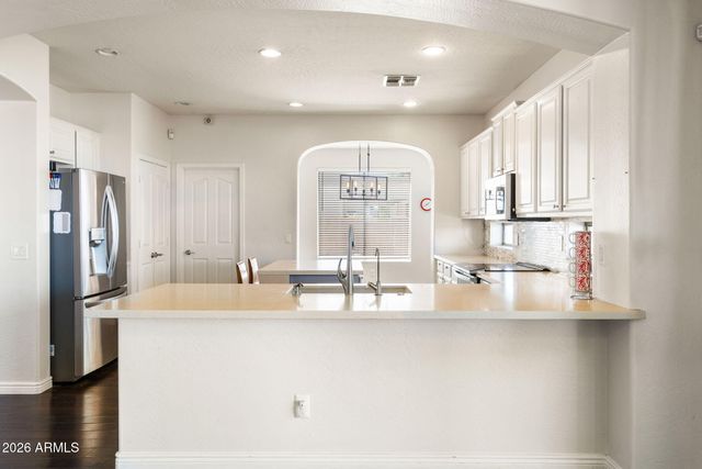 82 W RAVEN Drive, Chandler, AZ 85286